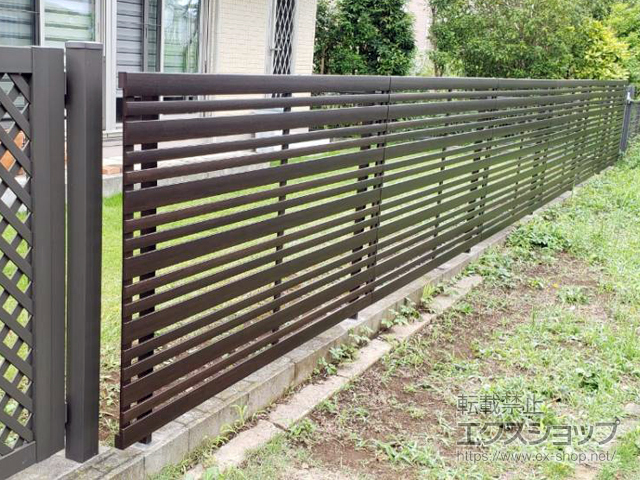 千葉県千葉市ののフェンス・柵 フェンスAA YR1型 横格子 ランダム 木調カラー フリーポールタイプ 施工例