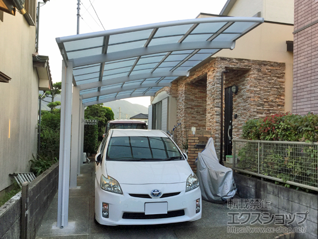 福岡県久留米市ののカーポート フーゴR (ラウンドスタイル) 縦連棟 積雪〜20cm対応 施工例