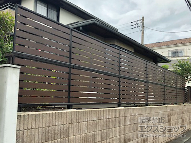 東京都町田市ののフェンス・柵 モクアルフェンス 横板タイプ 2段支柱 自立建て用 施工例