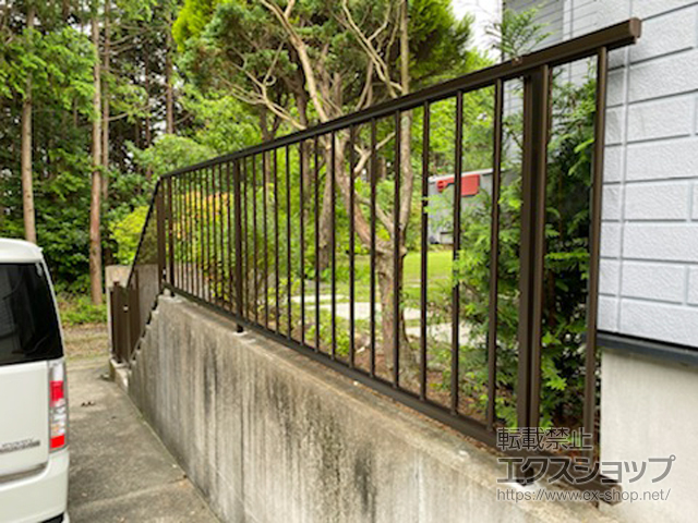 静岡県伊豆市ののフェンス・柵 シンプレオフェンスTK型　自由柱施工　?傾斜地用? 施工例