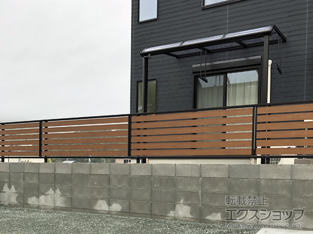 鹿児島県いちき串木野市ののフェンス・柵 モクアルフェンス 横板タイプ　自由柱施工 施工例