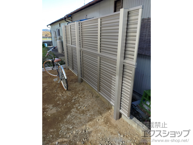 神奈川県小田原市ののフェンス・柵 ミエーネフェンス 目隠しルーバータイプ 2段支柱 自立建て用 施工例