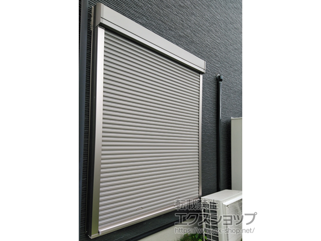 神奈川県藤沢市のLIXIL リクシル（トステム）の窓シャッター 【特注】リフォームシャッター 手動式 標準タイプ（外鍵仕様） 施工例