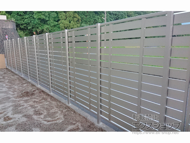 佐賀県伊万里市ののフェンス・柵 シンプレオフェンスSY1型 横スリット 自由柱施工 施工例