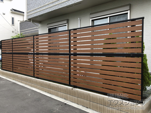 神奈川県茅ヶ崎市ののフェンス・柵 モクアルフェンス 横板タイプ 2段支柱 自立建て用 施工例