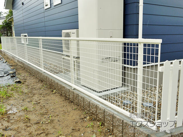 福井県坂井市ののフェンス・柵 シンプレオフェンスM2型 縦井桁メッシュ 自由柱施工 施工例