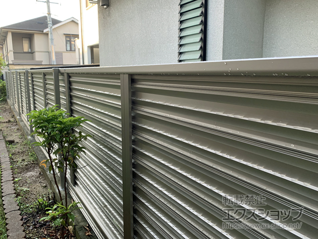 兵庫県川西市ののフェンス・柵 ミエーネフェンス 目隠しルーバータイプ　自由柱施工 施工例