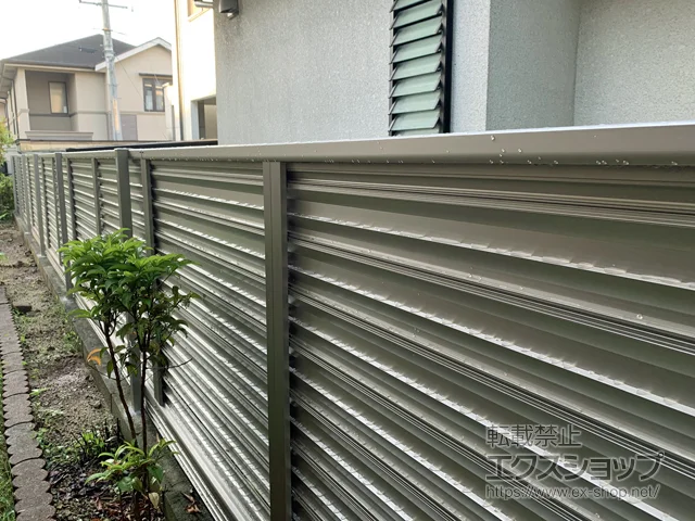 兵庫県川西市のValue Selectのフェンス・柵・塀 ミエーネフェンス 目隠しルーバータイプ　自由柱施工 施工例