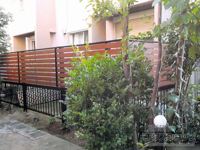 東京都葛飾区ののフェンス・柵 【上段】モクアルフェンス 横板タイプ 【下段】ミエッタフェンス 2段支柱 自立建て用 施工例