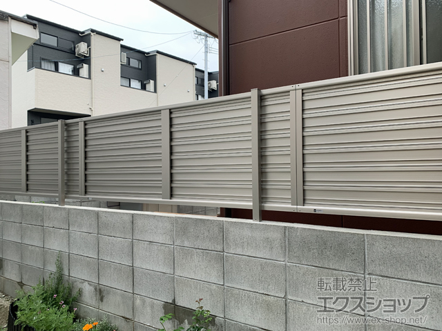 福岡県福岡市ののフェンス・柵 ルシアスフェンスF02型 横目隠し 木調カラー 自由柱施工 施工例