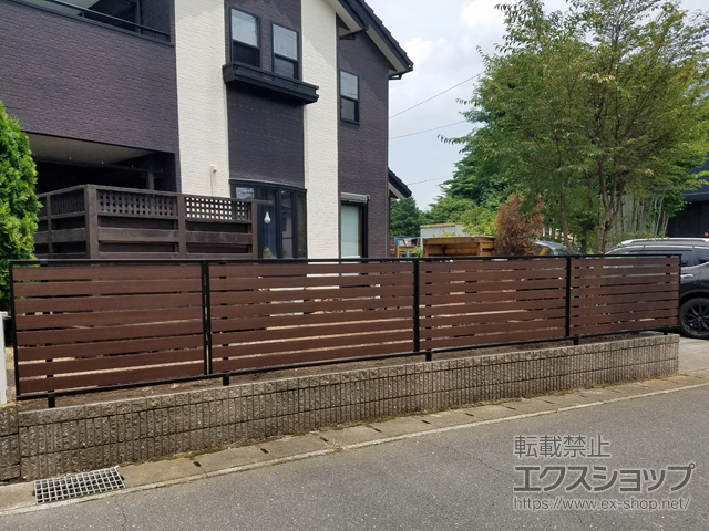 栃木県河内郡上三川町ののフェンス・柵 ルシアスフェンスF04型 横板 木目カラー 自由柱施工 施工例