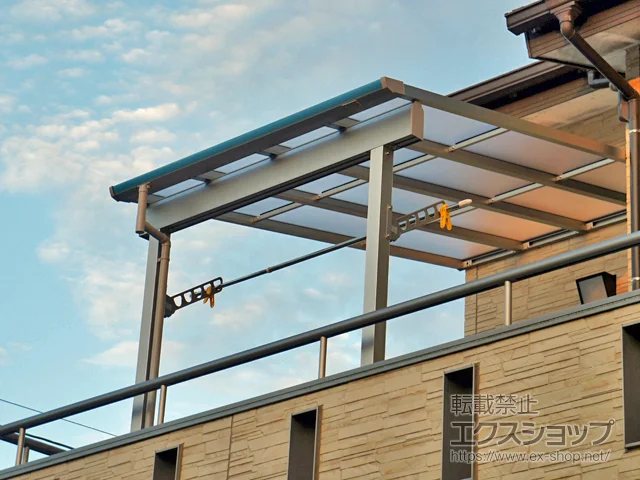 長崎県大村市のYKKAPのバルコニー・ベランダ屋根 ソラリア F型 1500 屋根タイプ 単体 積雪～50cm対応 施工例
