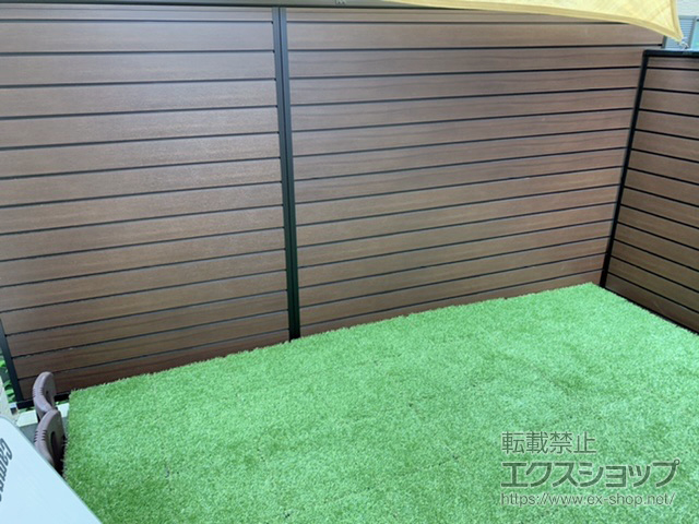 埼玉県和光市ののフェンス・柵 ルシアスフェンスF02型 横目隠し 木調カラー 自由柱施工 施工例