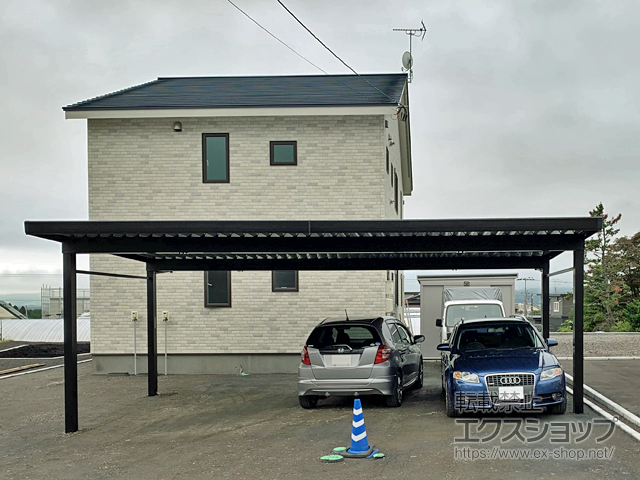 北海道亀田郡七飯町のLIXIL リクシル（トステム）のカーポート テリオスポートIII 1500 3台用 角柱4本柱 積雪〜50cm対応 施工例