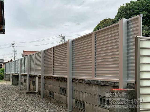 愛知県小牧市ののフェンス・柵 ミエーネフェンス 目隠しルーバータイプ 2段支柱 自立建て用(パネル1段) 施工例