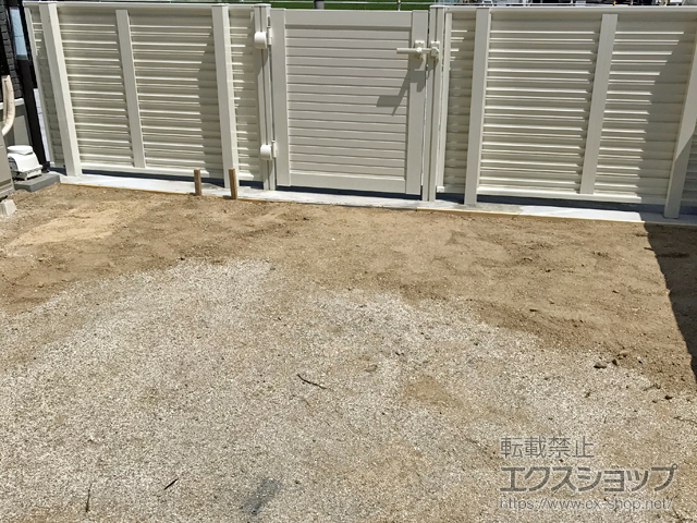 山口県岩国市のの門扉 シンプレオ門扉5型 横目隠し 片開き 門柱使用 施工例