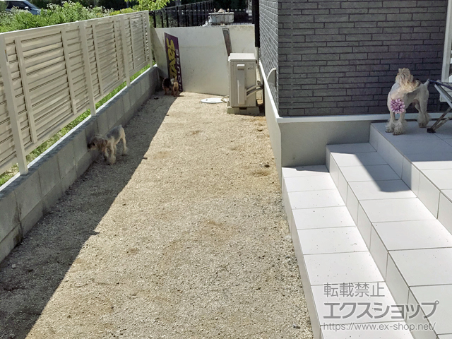 山口県岩国市ののフェンス・柵 シンプレオフェンス13型 目隠しルーバー 上段のみ設置 自立建て用 施工例