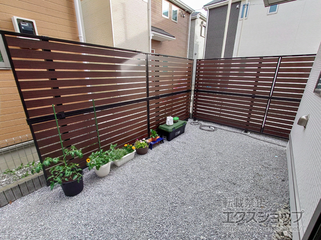 神奈川県相模原市ののフェンス・柵 モクアルフェンス 横板タイプ 2段支柱 自立建て用（パネル2段） 施工例