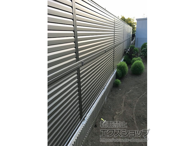 茨城県稲敷郡阿見町ののフェンス・柵 ミエーネフェンス 目隠しルーバータイプ 2段支柱 ブロック建て用 施工例