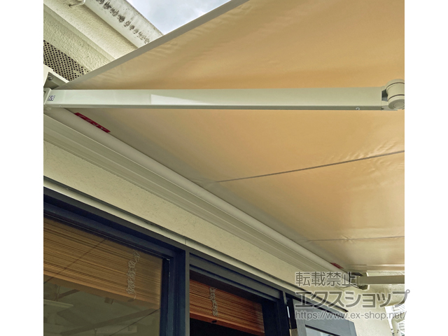 東京都渋谷区のLIXIL リクシル（トステム）のオーニング・日よけ 彩風 あやかぜ C型 手動式 施工例