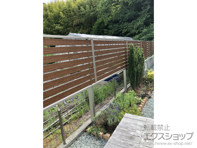 宮城県宮城郡松島町ののフェンス・柵 ルシアスフェンスF04型 横板 木目カラー 上段のみ設置 自立建て用 施工例