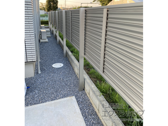 埼玉県川口市ののフェンス・柵 ミエーネ目隠しルーバーフェンス 上段のみ設置 自立建て用 施工例