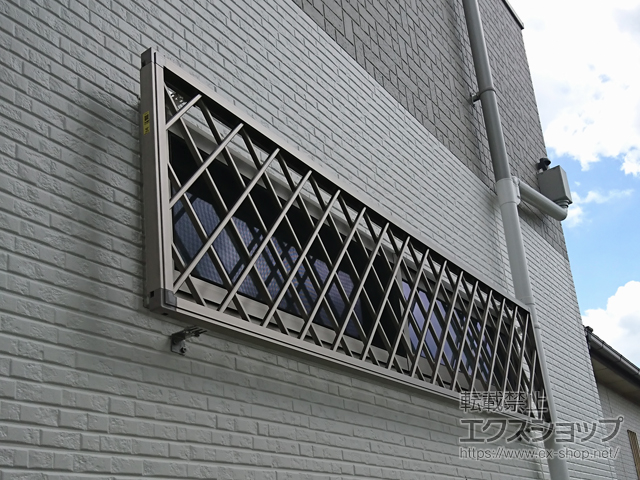 福岡県大野城市のLIXIL リクシル（トステム）の面格子・窓格子 アルミ面格子 ヒシクロス 施工例