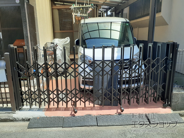 和歌山県和歌山市ののカーゲート トリップゲートII P型 ペットガード付き ノンレール 片開き 31S 施工例