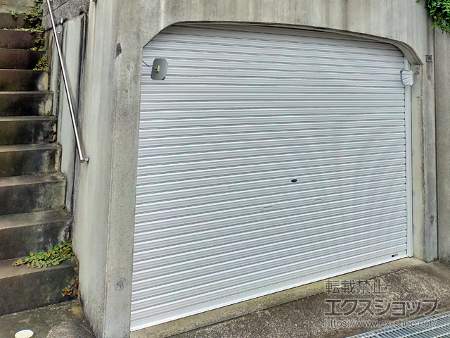 千葉県千葉市ののガレージシャッター プラテアII スチールタイプ 手動式 内部付 単窓仕様 施工例