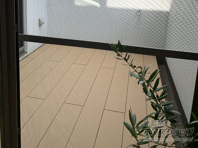 和歌山県橋本市のLIXIL リクシル（トステム）ウッドデッキ施工例(リコステージII＋デッキフェンス フラットラチスパネル[粗目タイプ]＋ステップ  2段:16371914-1)