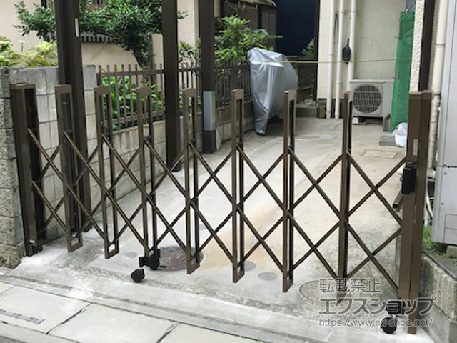 埼玉県さいたま市ののカーゲート トリップゲートII 1型 シンプル ノンレール 片開き 26S 施工例