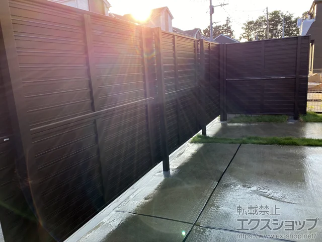 千葉県印西市のValue Selectのフェンス・柵・塀 モクアルフェンス 目隠しタイプ 2段支柱 自立建て用 施工例