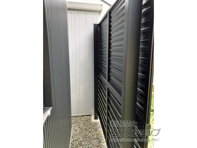 北海道千歳市ののフェンス・柵 ミエーネフェンス 目隠しルーバータイプ 2段支柱 自立建て用(パネル2段) 施工例