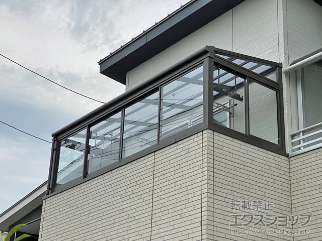 群馬県高崎市ののテラス囲い・サンルーム サニージュ F型 造り付けバルコニー納まり ランマ無 積雪〜20cm対応 施工例