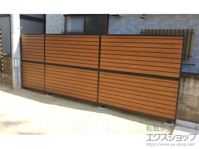 宮城県岩沼市ののフェンス・柵 モクアルフェンス 目隠しタイプ 2段支柱 自立建て用 施工例