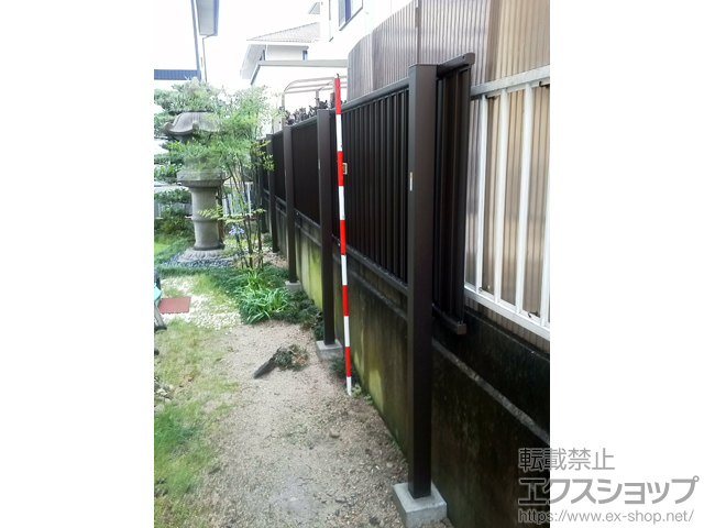 岡山県赤磐市ののフェンス・柵 シンプレオフェンス6型 たて目隠し 上段のみ設置 自立建て用　自由柱施工 施工例
