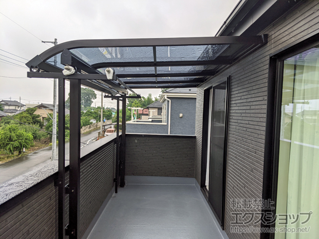 群馬県伊勢崎市ののバルコニー・ベランダ屋根 ソラリア R型 屋根タイプ 単体 積雪〜20cm対応 施工例