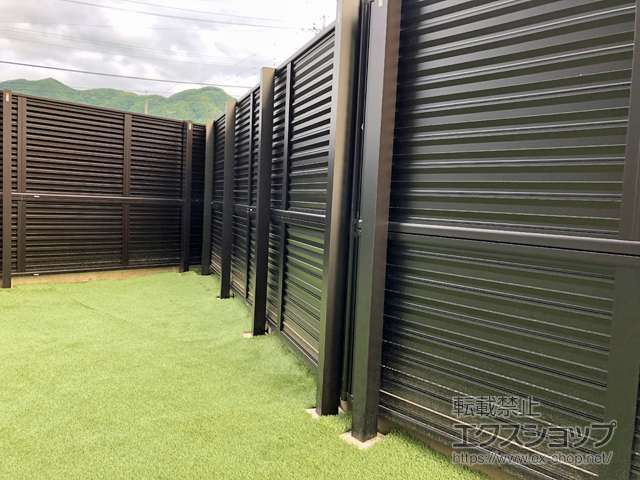 長野県上高井郡小布施町ののフェンス・柵 ミエーネフェンス 目隠しルーバータイプ 2段支柱 自立建て用 施工例