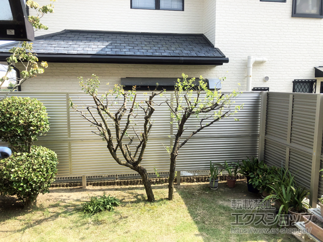 愛知県豊橋市ののフェンス・柵 ミエーネフェンス 目隠しルーバータイプ 2段支柱 自立建て用 施工例