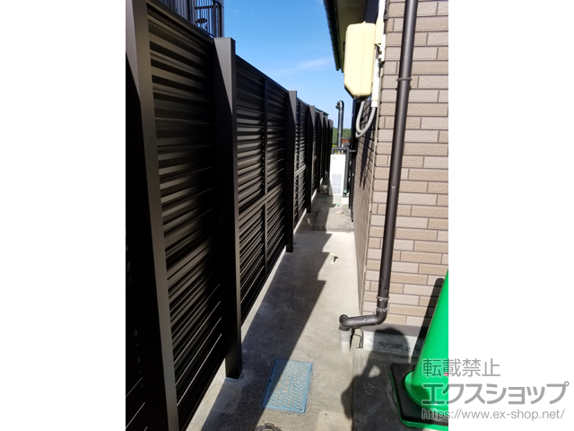 岩手県宮古市ののフェンス・柵 ミエーネフェンス 目隠しルーバータイプ 2段支柱 自立建て用 施工例