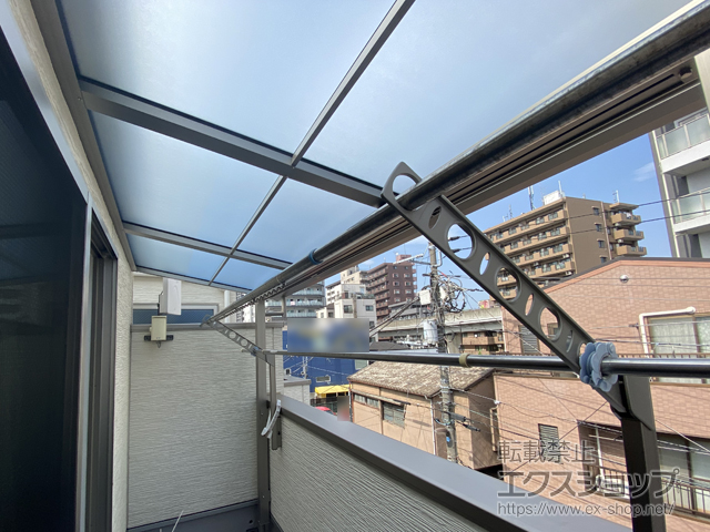 東京都荒川区ののバルコニー・ベランダ屋根 スピーネ F型 屋根タイプ 単体 積雪〜20cm対応 施工例