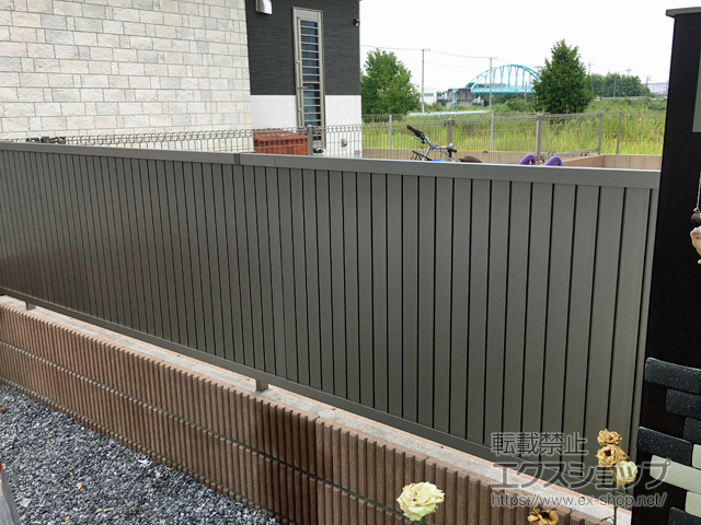 埼玉県加須市ののフェンス・柵 フェンスAB TM1型 縦目隠し フリーポールタイプ 施工例