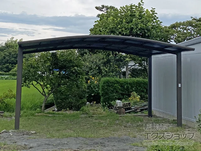 静岡県藤枝市のLIXIL(リクシル)のカーポート ネスカR (ラウンドスタイル) ワイド 積雪〜20cm対応 施工例