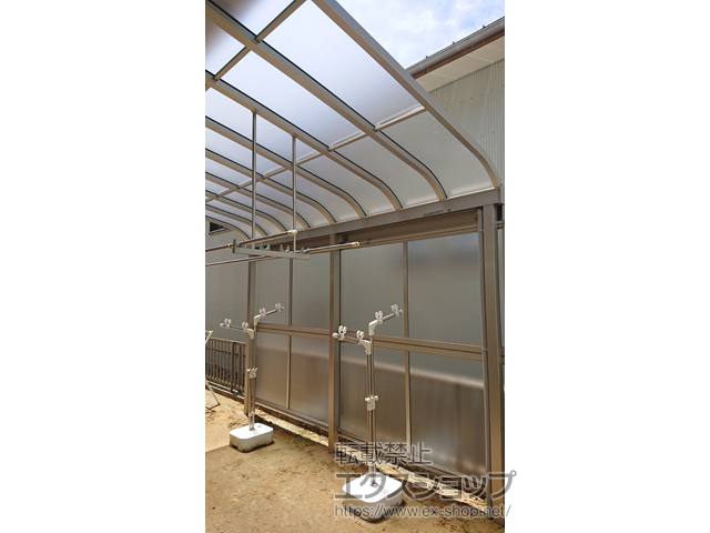 三重県鈴鹿市ののテラス屋根 ソラリア R型 テラスタイプ 単体 積雪〜20cm対応 施工例