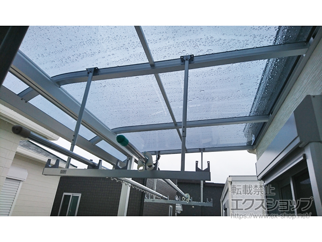 大阪府泉南市ののバルコニー・ベランダ屋根、カーポート ソラリア R型 屋根タイプ 単体 積雪〜20cm対応 施工例