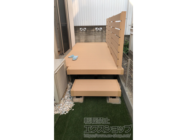 埼玉県桶川市ののウッドデッキ リウッドデッキ 200＋ リウッドデッキフェンス3型＜横スリット＞ 施工例