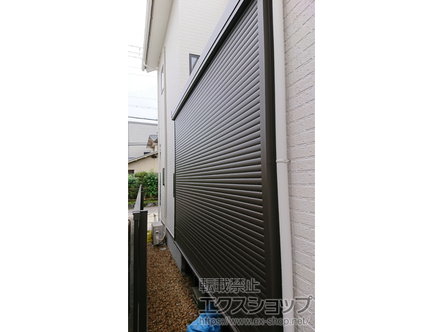 京都府京都市のLIXIL リクシル（トステム）のガレージシャッター ガレージシャッタークワトロ 電動式 外部付タイプ 施工例