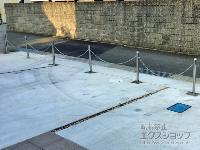 和歌山県和歌山市ののカーゲート スペースガード(車止め) S48型 埋込式 キー付き 施工例