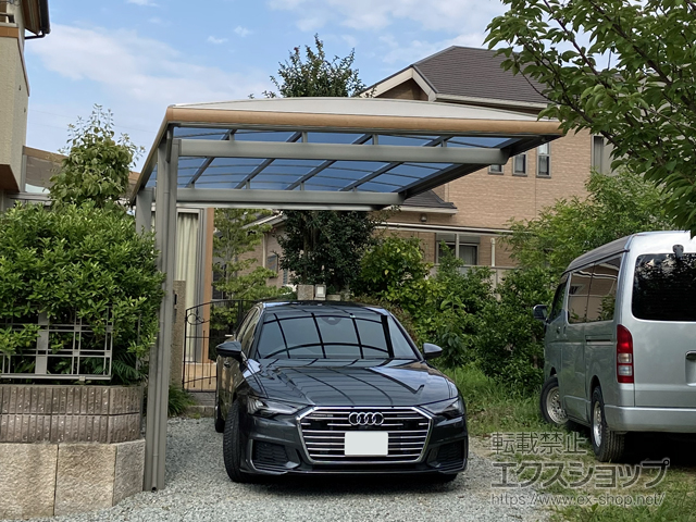 兵庫県宝塚市ののカーポート フーゴAプラス (アーチスタイル) 木調色 積雪〜20cm対応 施工例