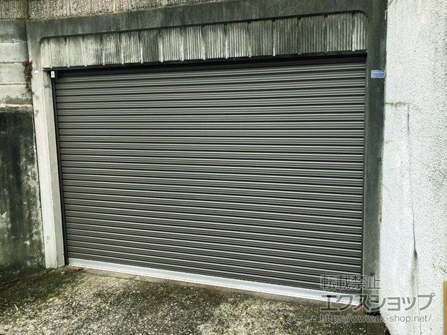 神奈川県横浜市ののガレージシャッター プラテアII スチールタイプ 内蔵 電動式 施工例